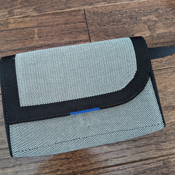 Rothy's The Belt Bag Grey Mist READ - Picture 2 of 9